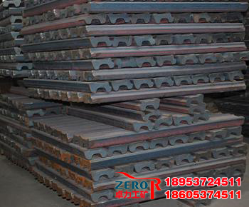 �~(y��)β��